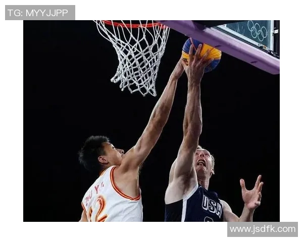 中国男篮与美国男篮激战正酣谁能在国际赛场上笑到最后